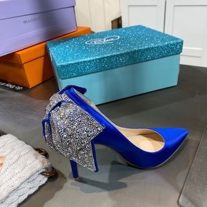 Meet your Posher, Isra